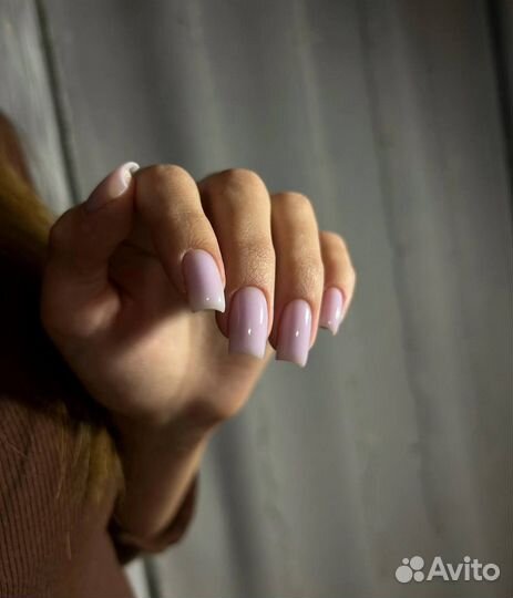 Модель на маникюр