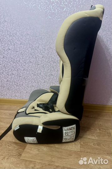 Автомобильное кресло