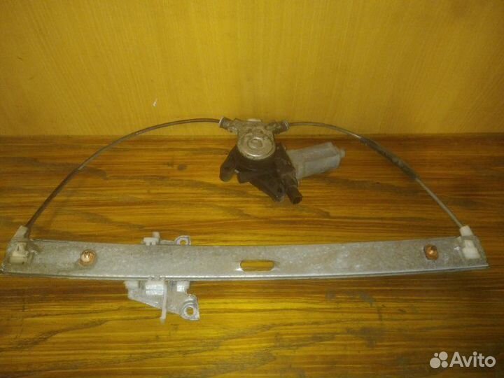Стеклоподъемник передний правый Mazda Tribute джип