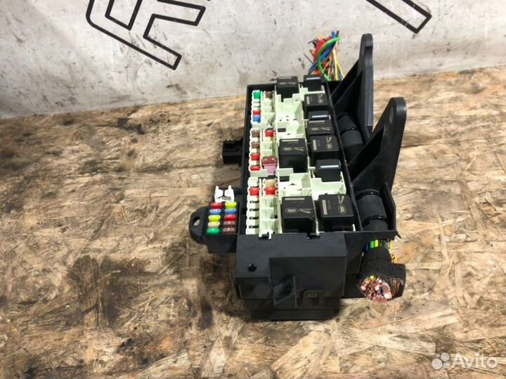 Блок предохранителей Jaguar Xe 1