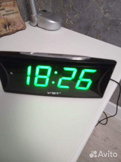 Часы электронные настольные