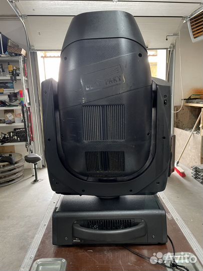 Вращающаяся голова Clay Paky Scenius Spot