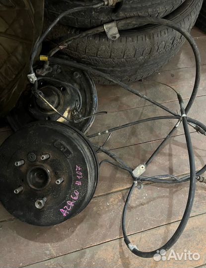 Тормозные барабаны в сборе Toyota Voxy Noah Azr60