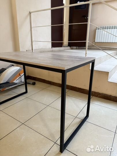 Компьютерное кресло, стол (в стиле лофт)