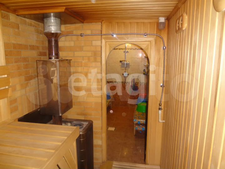 Коттедж 221,3 м² на участке 18 сот.