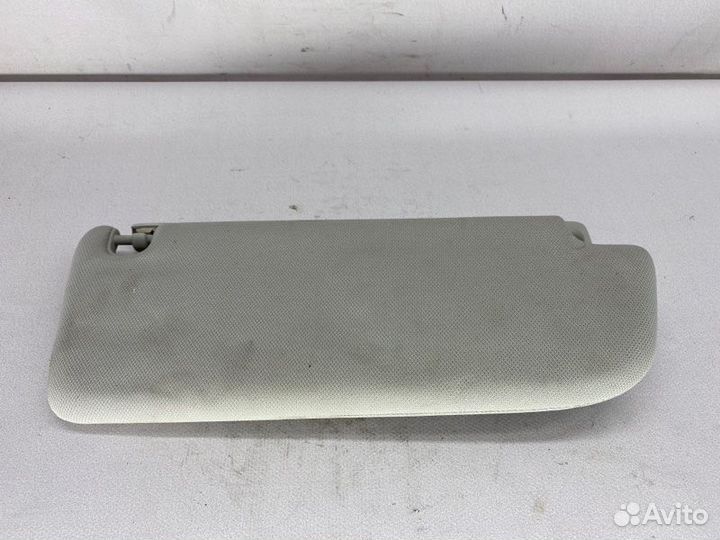 Козырек солнцезащитный левый Audi A6 C6 BPP 2.7