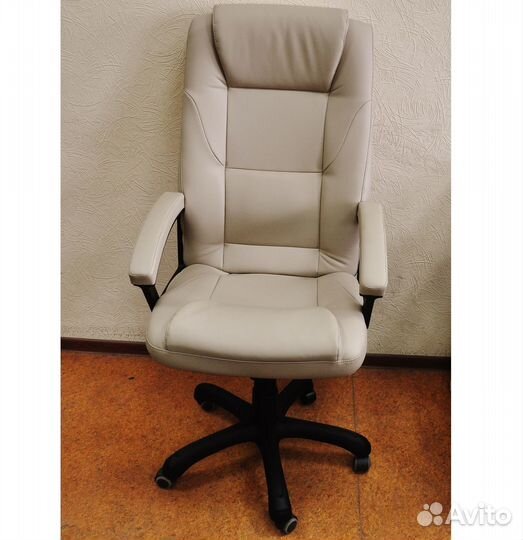 Офисное кресло 