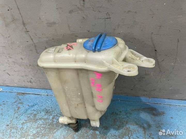 Бачок расширительный Audi A4 B8