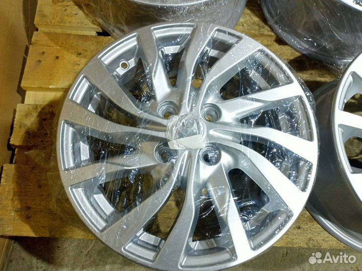 Литые диски R15 Феникс на LADA vesta X Ray