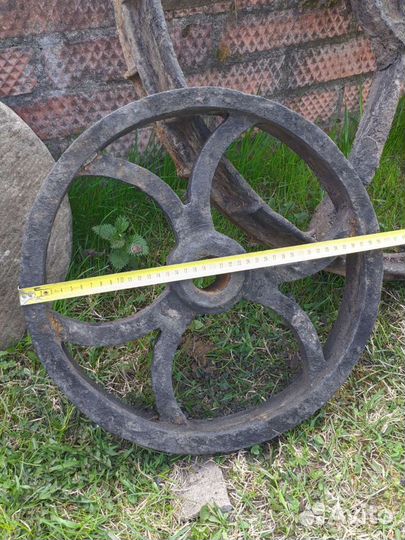 Интерьерное чугунное колесо