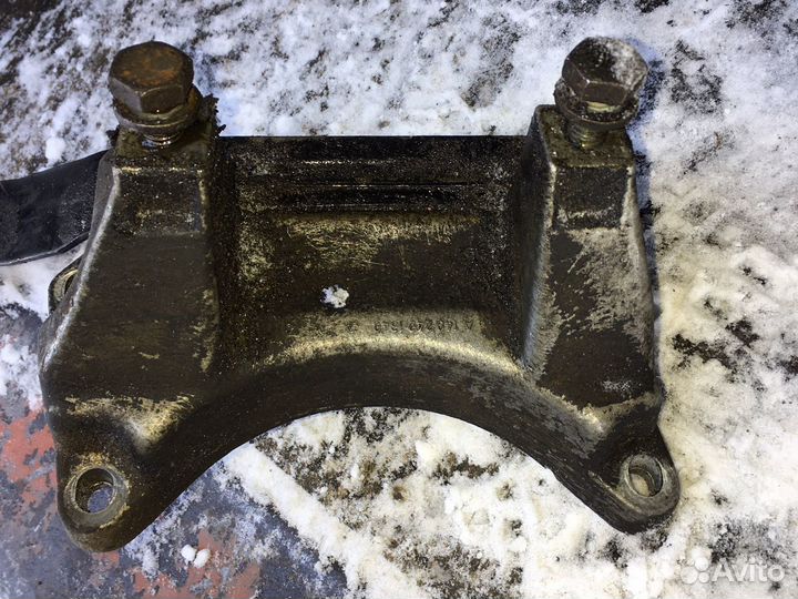 Опора АКПП Мерседес 210