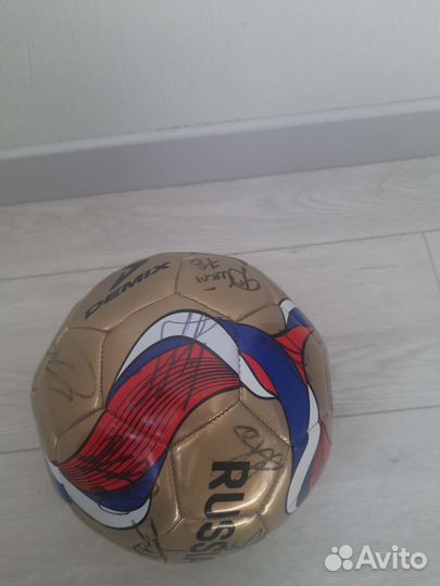 Футбольный мяч с росписями