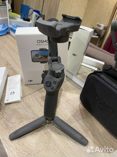 Стабилизатор DJI osmo mobile 3 Combo