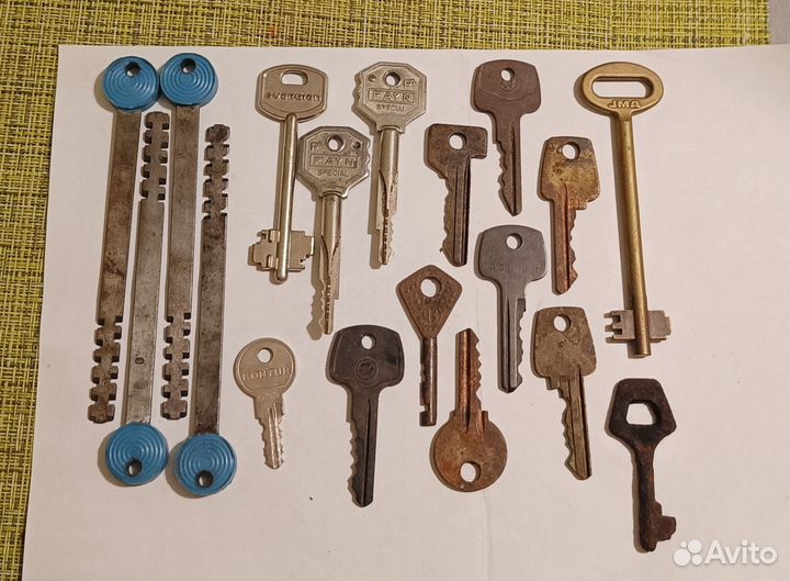 Ключи разные 18 шт, советские и современные