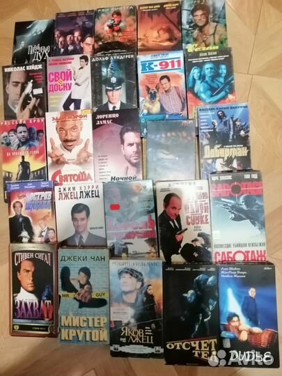 Видеокассеты с фильмами и мультфильмами