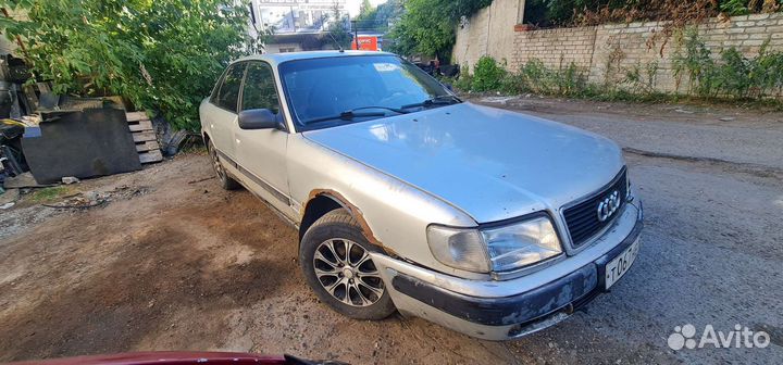 В разборе Ауди 100 45 кузов. (Дизель)