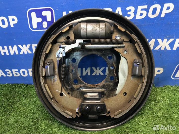 Щит опорный задний левый Kia Rio 3 1.6 G4FC 2017