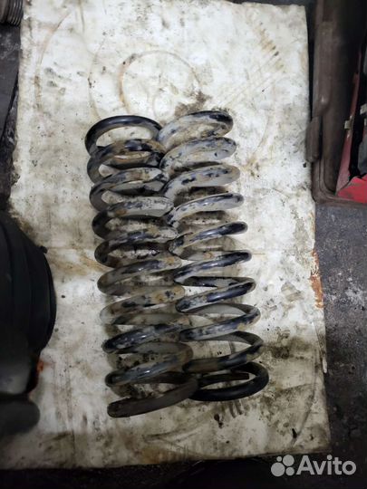 Пружины задние Mercedes w124 седан