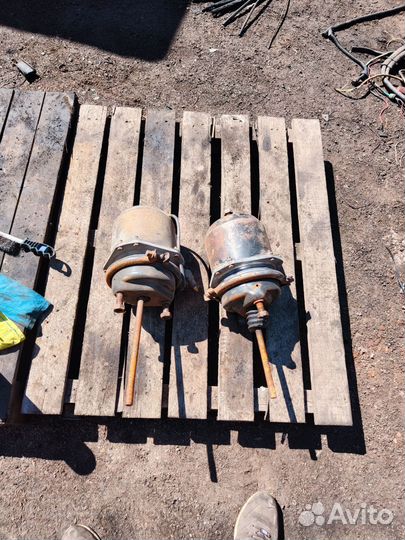 Энергоаккумулятор Volvo F12 задний