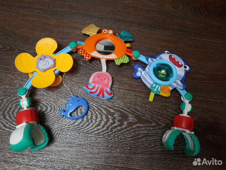 Дуга с игрушками на коляску