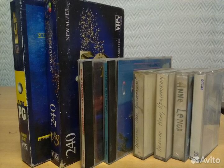 Видеокассеты VHS, CD-диски