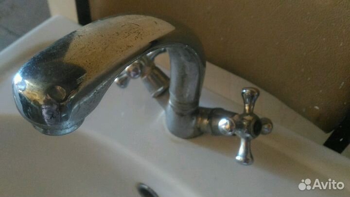 Продаю раковину с краном