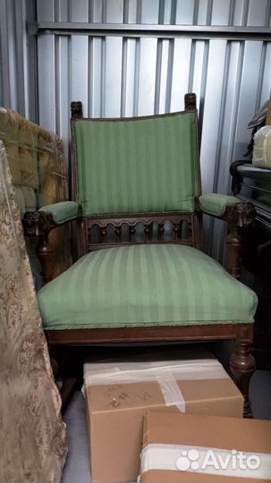 Антикварное кресло