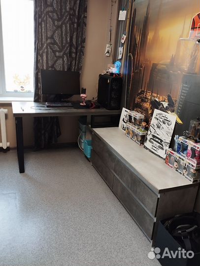 Компьютерный стол с тумбой