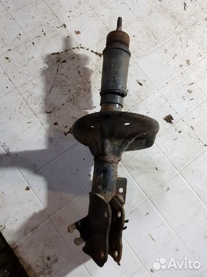 Амортизатор передний Volvo S40 1998 1.6 МКПП