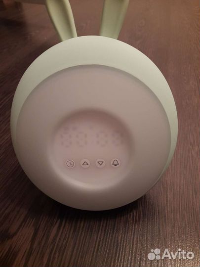 Светильник с часами-будильником