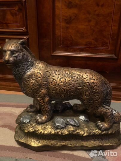 Снежный барс статуэтка