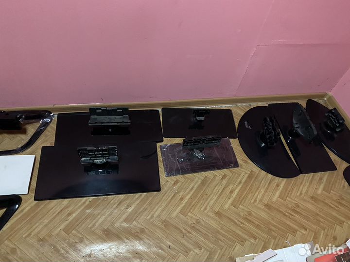 Фирменная подставка под телевизор