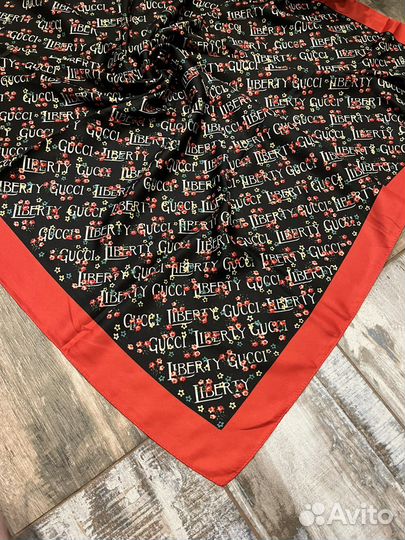 Шелковый платок Gucci Liberty черный с красным