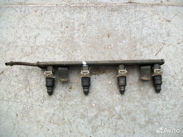 Рампа топливная в сборе Mitsubishi Colt Lancer 10