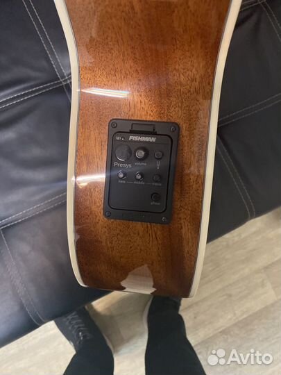 Акустическая гитара