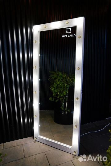 Гримерное зеркало с лампочками