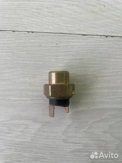 Выключатель стоп-сигнала Volvo FL6, Iveco, MB, MAN