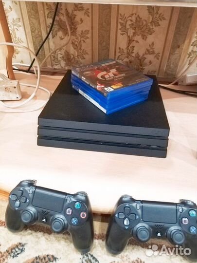 Игровая приставка ps4 pro 1tb