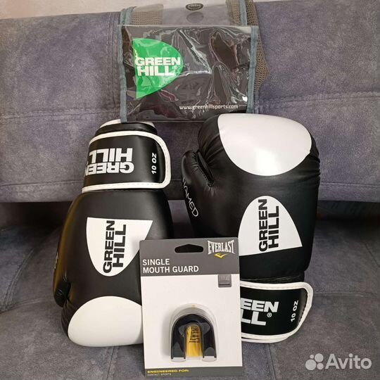 Боксерские перчатки 10 oz и каппы новые