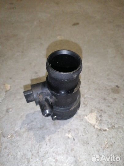 Тройник системы охлаждения Audi A4 8K CDN