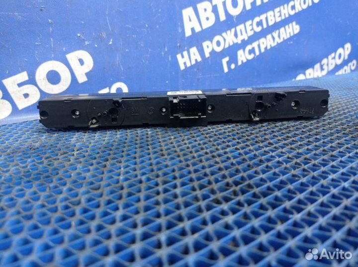Блок кнопок Opel Astra Gtc купе Z18XER 2008