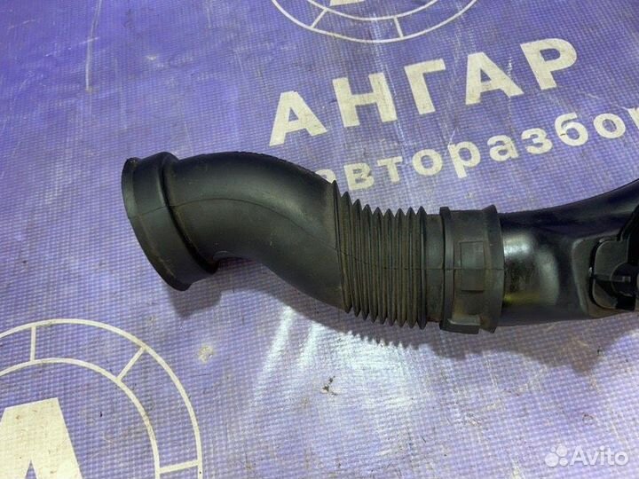 Патрубок воздухозаборника Opel Astra H Z16XER 2010