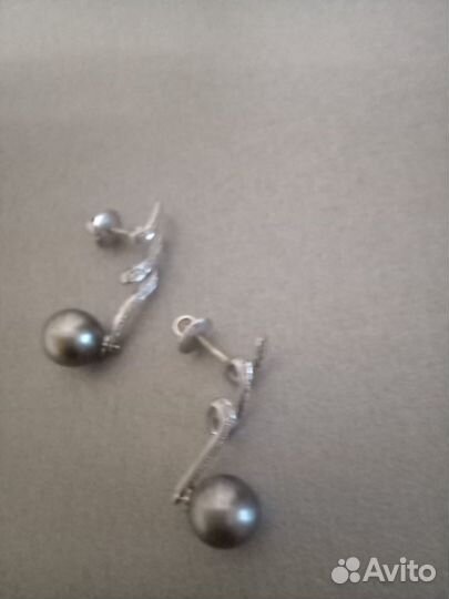 Золотые серьги с черным жемчугом и бриллиантами