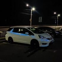 Honda Fit Shuttle 1.3 CVT, 2012, 128 000 км, с пробегом, цена 1 050 000 руб.