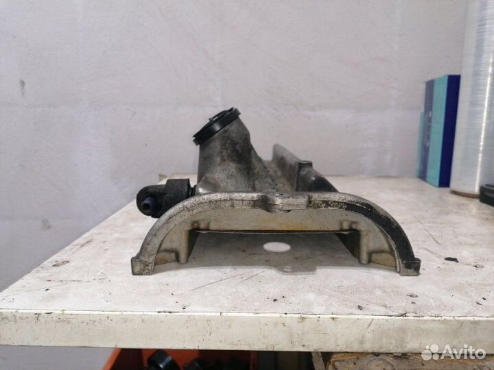 Крышка головки блока цилиндров левая Toyota