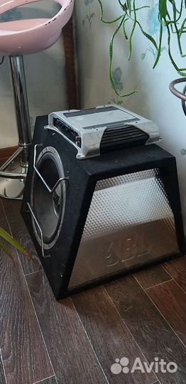 Сабвуфер JBL