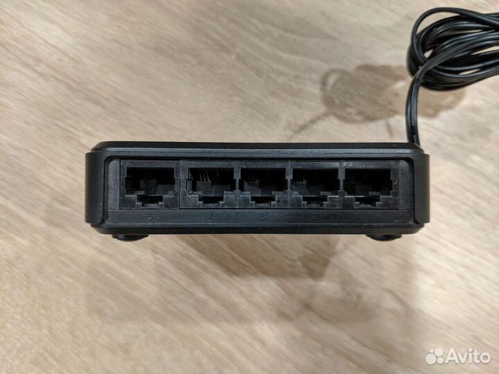 Коммутатор D-Link DES-1005A