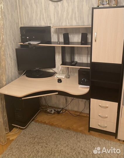 Компьютерный стол