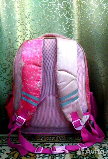 Школьный портфель с ортопедической спинкой