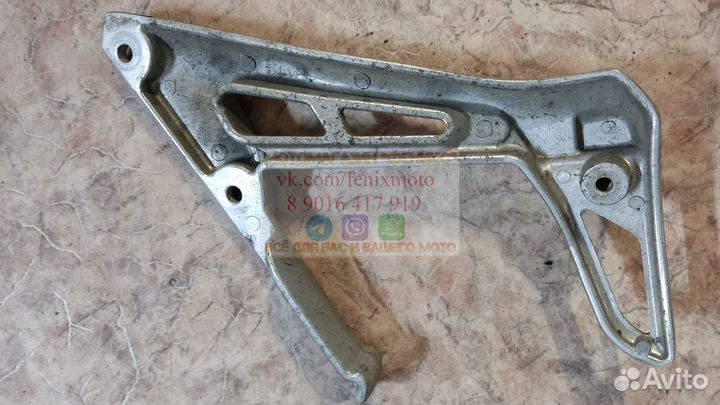 Кронштейн подножки пассажира левый FZS 1000 Fazer